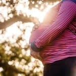 independent-pregnant-woman-vacation